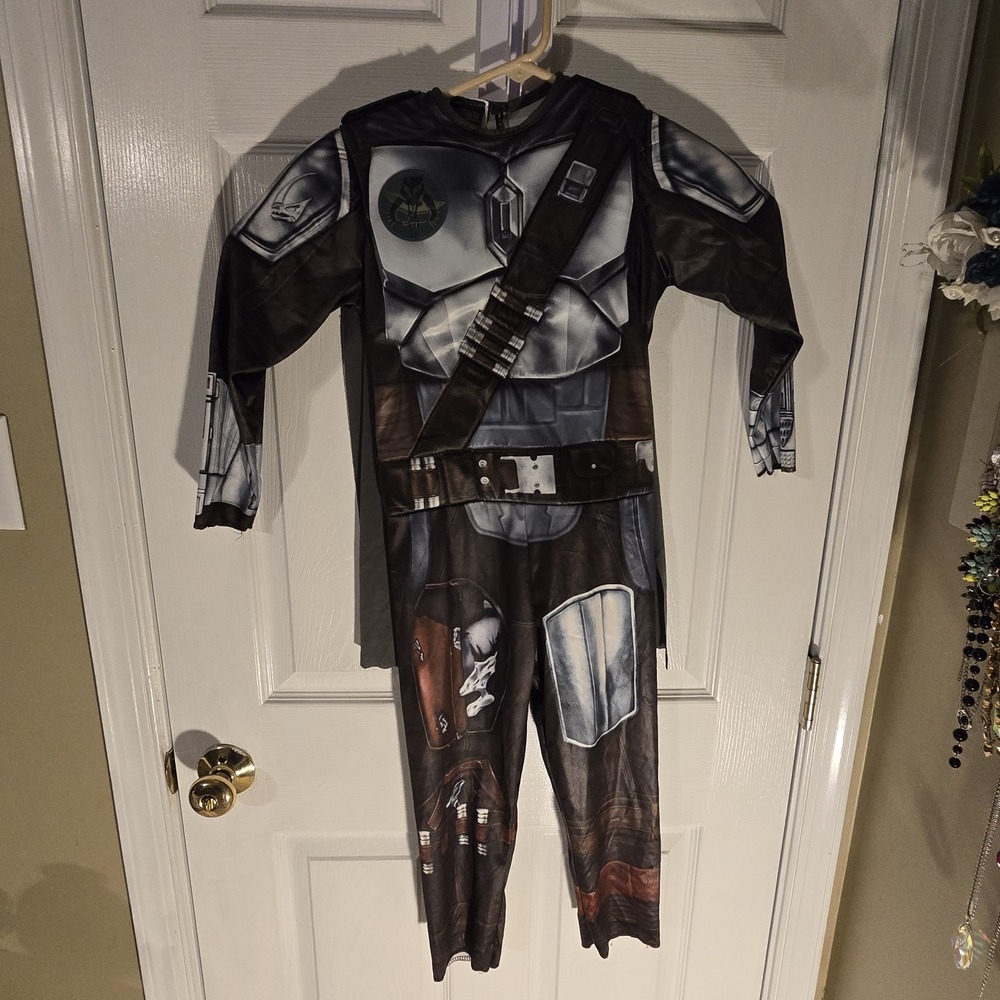 Star Wars The Mandalorian Child Costume Helmet Jumpsuit Size Small‎
